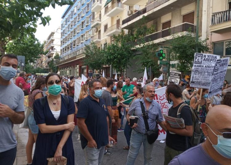 Πρώτη μαζική απάντηση από τους «ήρωες της υγείας» (φωτογραφίες και βίντεο)