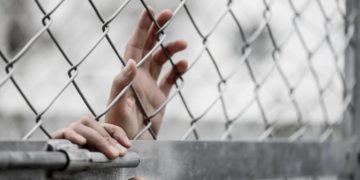 Η κυβέρνηση υψώνει ρατσιστικά τείχη κατά Αφγανών προσφύγων