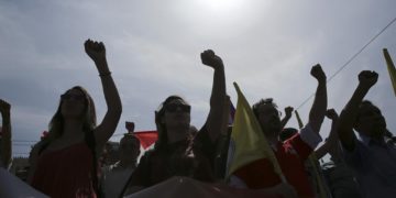 Προς ακραία  κοινωνικά φαινόμενα