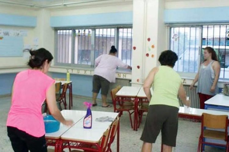 Τσεκούρι Βορίδη στις σχολικές καθαρίστριες εν μέσω πανδημίας με σχετικές ρατσιστικές πινελιές