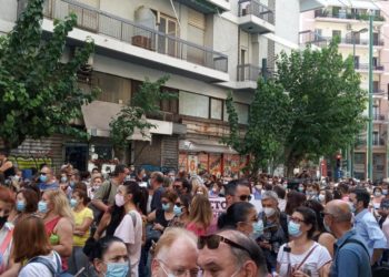 Πρώτη μαζική απάντηση από τους «ήρωες της υγείας» (φωτογραφίες και βίντεο)