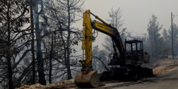 Με τις μπουλντόζες του ΑΚΤΩΡΑ ξεκινούν οι μπίζνες στα καμένα δάση;