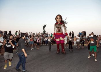 Η Οδύσσεια της ξύλινης προσφυγοπούλας Αμάλ