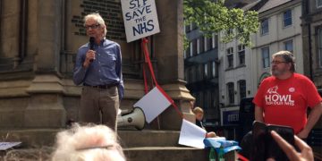 Το βρετανικό Εργατικό Κόμμα διαγράφει τον Κεν Λόουτς