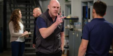 Χαρούμενος σαρωτής δυστυχισμένος άνθρωπος