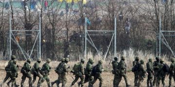 Στέλνουν τις Ειδικές Δυνάμεις ενάντια στους πρόσφυγες…