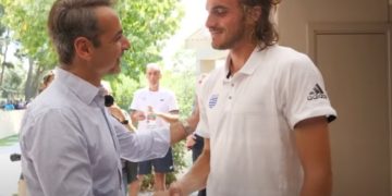 Ο Τσιτσιπάς ξαναχτυπά: «Το εμβόλιο είναι για τους μεγαλύτερους, δεν έχει δοκιμαστεί αρκετά»