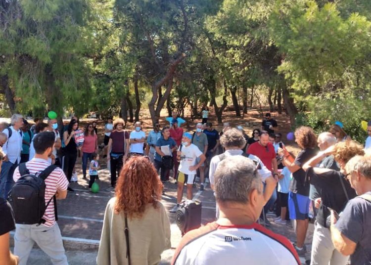 Αττικό Άλσος: Mαζική συγκέντρωση κατοίκων ενάντια στο λουκέτο σε χώρους άθλησης (φωτό)