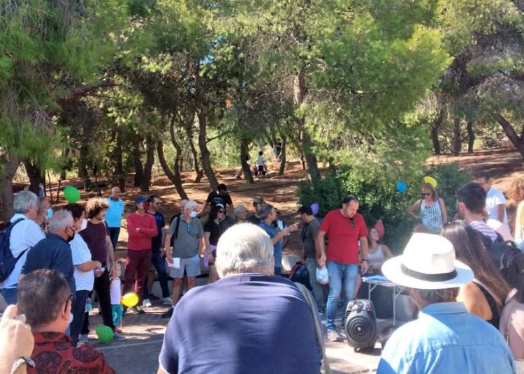Αττικό Άλσος: Mαζική συγκέντρωση κατοίκων ενάντια στο λουκέτο σε χώρους άθλησης (φωτό)