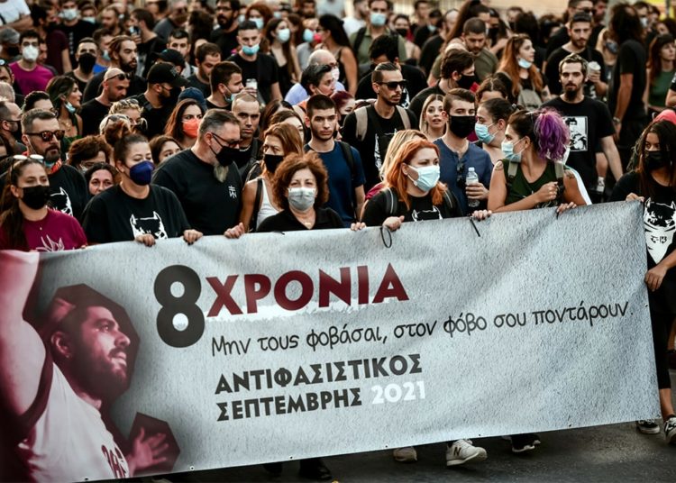 Μεγαλειώδης αντιφασιστική πορεία για τον Παύλο στο Κερατσίνι (φωτο-βίντεο)