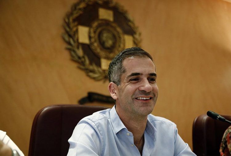 Αποτρόπαια συνεργασία δημαρχίας Μπακογιάννη με τα υπολείμματα της Χ.Α. στο δημοτικό συμβούλιο