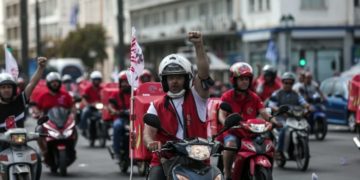 Μεγάλη νίκη των διανομέων της efood – Ο αγώνας συνεχίζεται