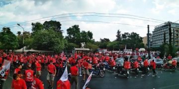 E-food: Κόκκινο ποτάμι πλημμύρισε την Αθήνα (φωτό-βίντεο)