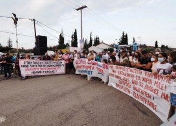 Βόρεια Εύβοια: Οι κάτοικοι παλεύουν μόνοι με τις στάχτες