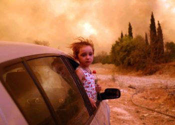 Οι κυβερνητικές επιλογές διαχρονικά βάζουν φωτιά στα δάση