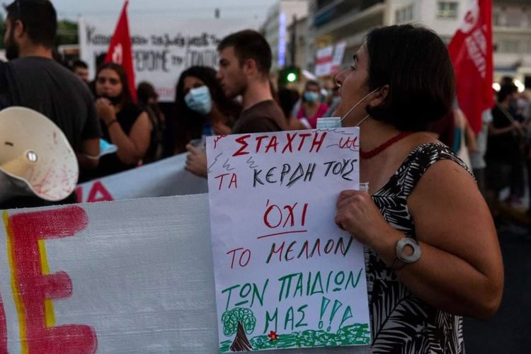 Η διαδήλωση στις 9 Αυγούστου,  η ΑΝΤΑΡΣΥΑ και ο Ριζοσπάστης
