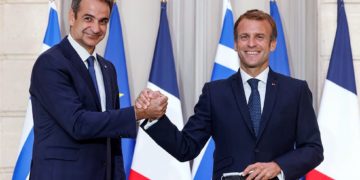 Κίνδυνος-θάνατος η «πολεμική» συμφωνία Μητσοτάκη και Μακρόν