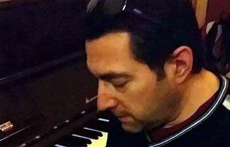 O Νίκος Μαϊντάς των Magic De Spell δεν μένει πια εδώ