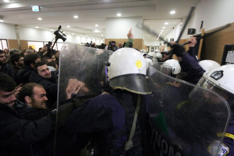 ΚΕΔΔΑ: Κάτω τα χέρια από τους αγωνιστές του κινήματος κατά των πλειστηριασμών