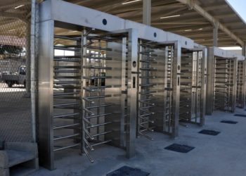 Εγκαινιάστηκε κλειστή δομή-φυλακή προσφύγων στη Σάμο