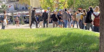 Επίθεση φασιστών με αλυσίδες και taser σε μέλη της ΚΝΕ και του ΚΚΕ