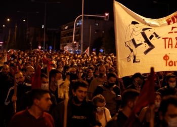 «Βούλιαξε» η Αθήνα, ορμητικό αντιφασιστικό ποτάμι στους δρόμους! (φωτό-βίντεο)