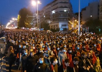 Μπαράζ προκλήσεων, μαζική αντιφασιστική απάντηση