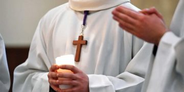 Μια εγκληματική οργάνωση με τον… σταυρό στο χέρι;