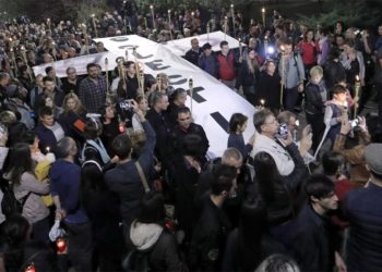 Κολέκτιβ: Εξαιρετικό ερευνητικό ντοκιμαντέρ