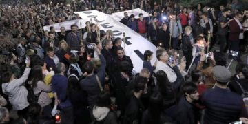 Κολέκτιβ: Εξαιρετικό ερευνητικό ντοκιμαντέρ