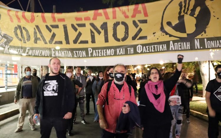 Οι ρατσιστικές πολιτικές στρώνουν τον δρόμο