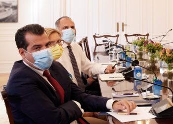 Η Μ. Γκάγκα θέλει να πετάξει τους νέους γιατρούς στον Καιάδα!