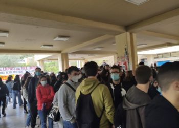νΚΑ για Πανεπιστήμιο Ιωαννίνων: Ασφυκτικά γεμάτες αίθουσες και όρθιοι φοιτητές (Φωτο)
