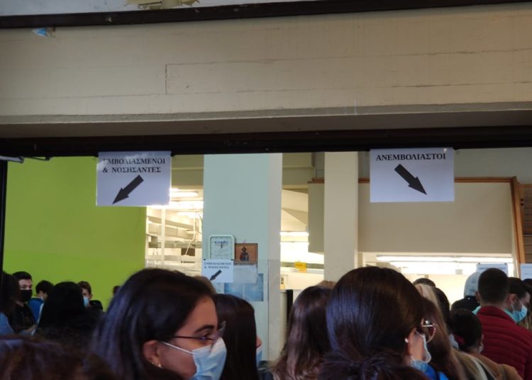 νΚΑ για Πανεπιστήμιο Ιωαννίνων: Ασφυκτικά γεμάτες αίθουσες και όρθιοι φοιτητές (Φωτο)