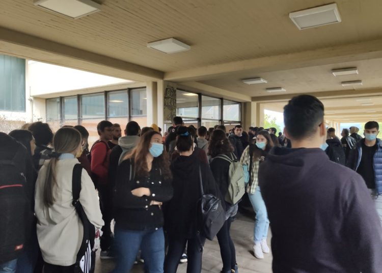 νΚΑ για Πανεπιστήμιο Ιωαννίνων: Ασφυκτικά γεμάτες αίθουσες και όρθιοι φοιτητές (Φωτο)