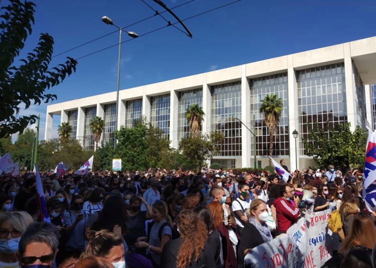 Απεργία σεισμός, πορεία ποταμός, μήνυμα: Συνεχίζουμε για τη νίκη (φωτο-βίντεο)