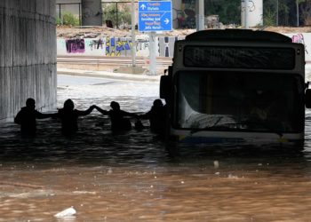 Μπίζνες, καταστολή και «θεομηνίες»