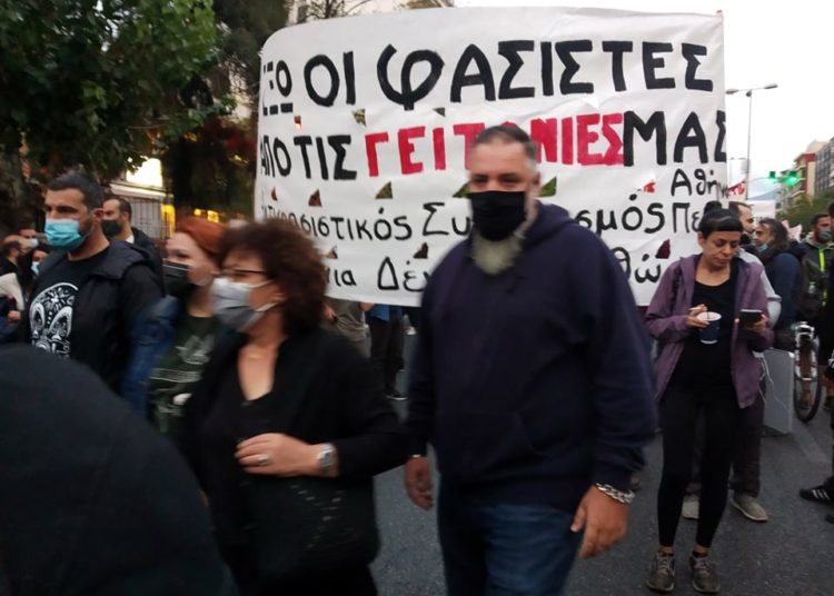 «Βούλιαξε» η Αθήνα, ορμητικό αντιφασιστικό ποτάμι στους δρόμους! (φωτό-βίντεο)