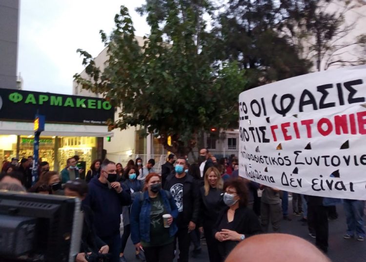«Βούλιαξε» η Αθήνα, ορμητικό αντιφασιστικό ποτάμι στους δρόμους! (φωτό-βίντεο)