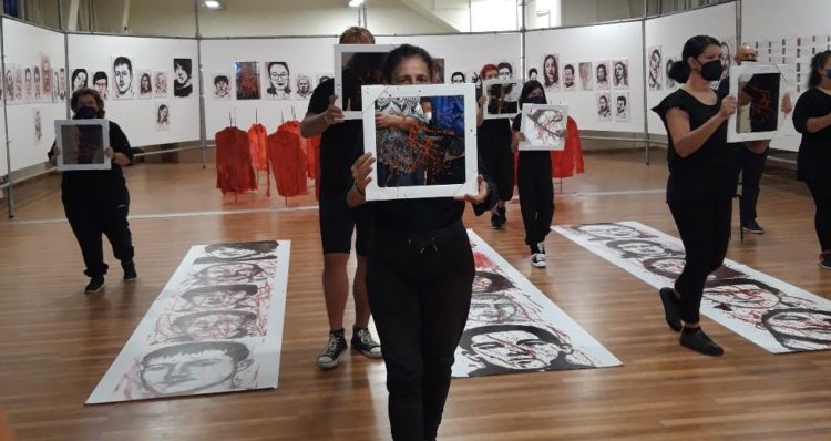 Συγκλονίζουν τα «Ματωμένα Πορτρέτα» του Δημήτρη Αστερίου