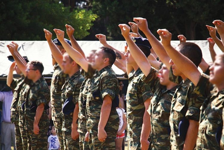 Χυδαίο φασιστικό εθνικιστικό σύνθημα μετά την ορκωμοσία στην Κομοτηνή