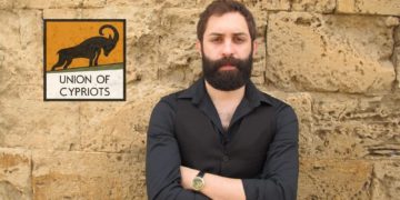  Οζ Καραχάν: Η Τουρκία μας απειλεί «υπακούστε ή φύγετε»