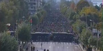 28 Οκτώβρη 2011: Όταν παρέλασε ο λαός και φυγαδεύτηκαν οι επίσημοι