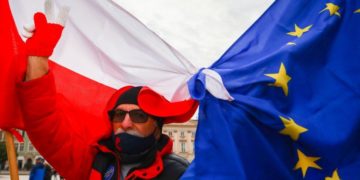 Πολωνία-Αυστρία: Χωρίς τέλος η κρίση στην ΕΕ