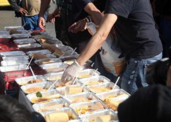 Πρόσφυγες χωρίς τροφή και χρήματα