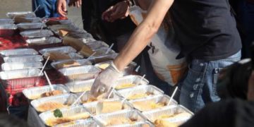 Πρόσφυγες χωρίς τροφή και χρήματα