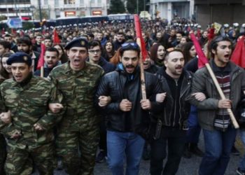 «Σπόρος» αγώνα στα στρατόπεδα