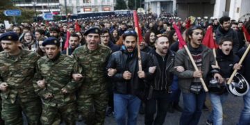 «Σπόρος» αγώνα στα στρατόπεδα