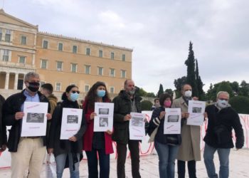 Διαμαρτυρία μπροστά στη βουλή: Όχι στη φίμωση των δημοσιογράφων μέσω Ποινικού Κώδικα (Φωτογραφίες)
