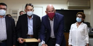 ΚΙΝΑΛ: Υποψήφιοι δύο ταχυτήτων και υποκρισία στην κούρσα διαδοχής